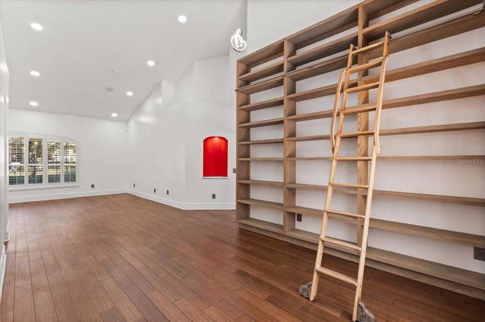 Image No.21-4 Bed House for sale