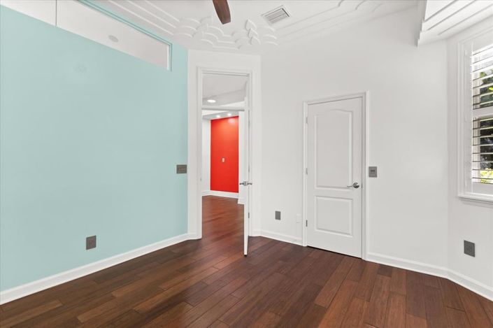 Image No.28-4 Bed House for sale