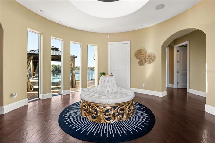 Image No.6-4 Bed House for sale