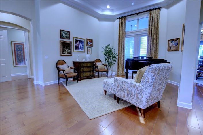 Image No.12-5 Bed House for sale