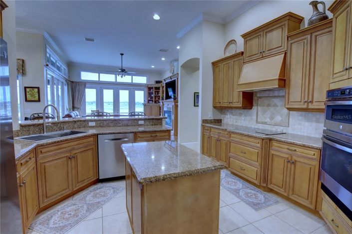 Image No.17-5 Bed House for sale