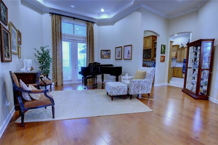 Image No.8-5 Bed House for sale