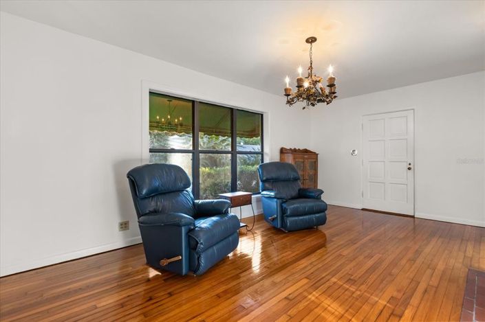 Image No.33-5 Bed House for sale