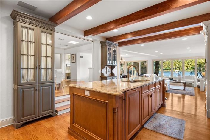 Image No.6-5 Bed House for sale