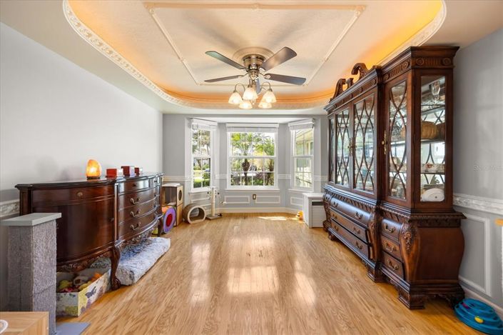 Image No.6-4 Bed House for sale