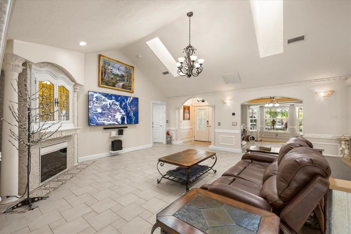 Image No.8-4 Bed House for sale