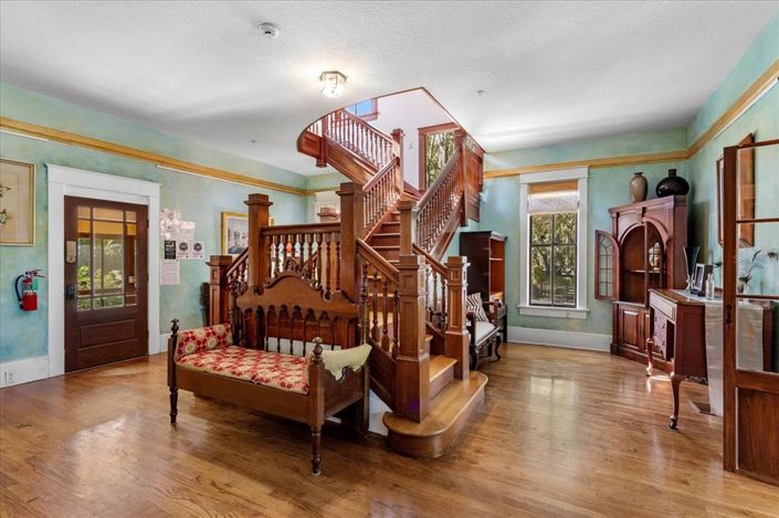 Image No.18-6 Bed House for sale