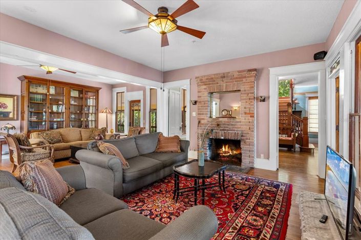 Image No.21-6 Bed House for sale