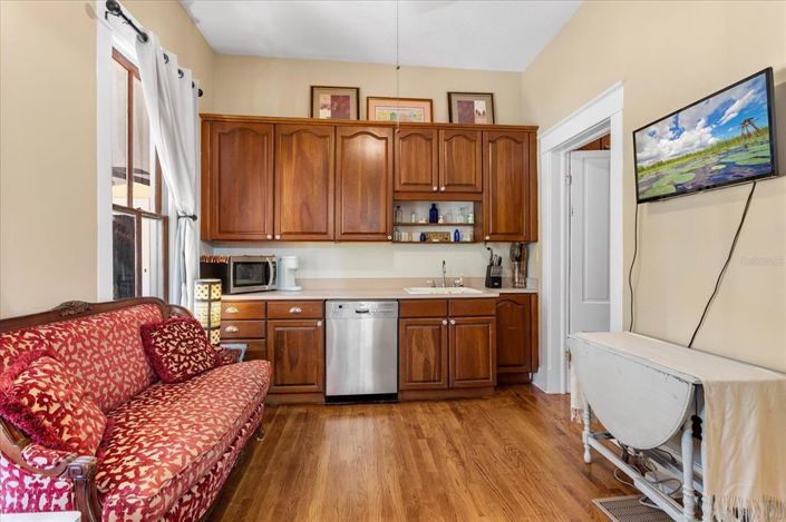 Image No.46-6 Bed House for sale