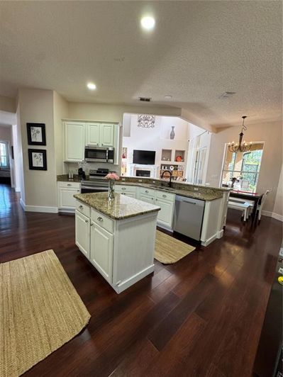 Image No.7-5 Bed House for sale