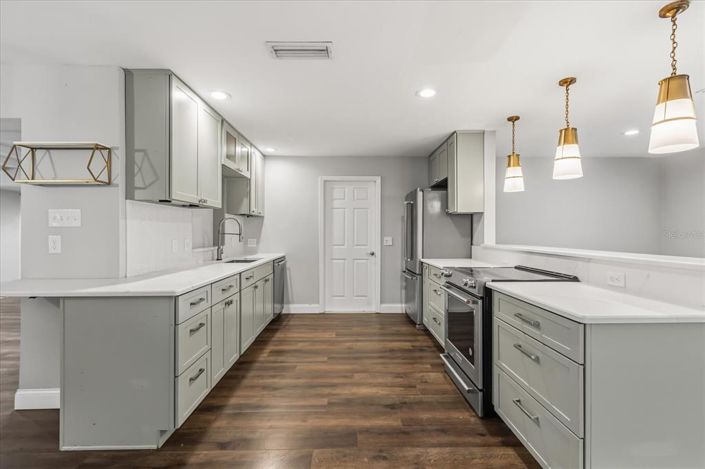 Image No.8-4 Bed House for sale