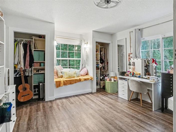 Image No.12-4 Bed House for sale