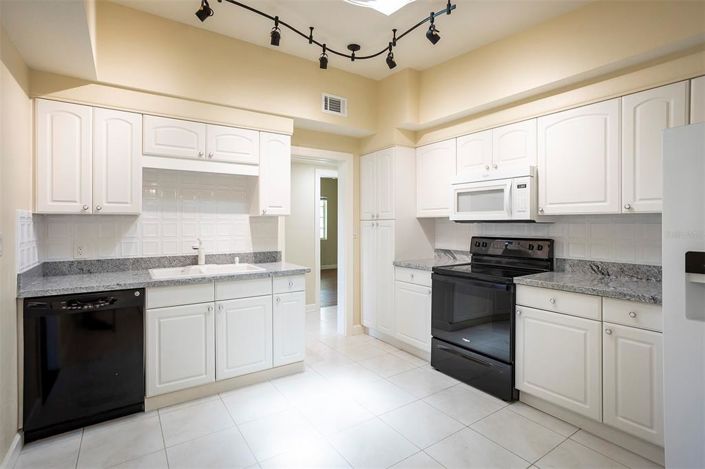 Image No.11-3 Bed House for sale