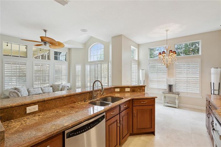 Image No.12-3 Bed House for sale