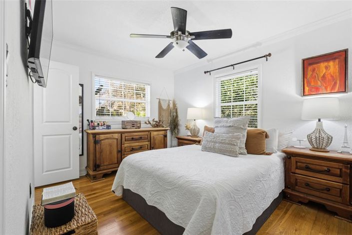 Image No.19-5 Bed House for sale