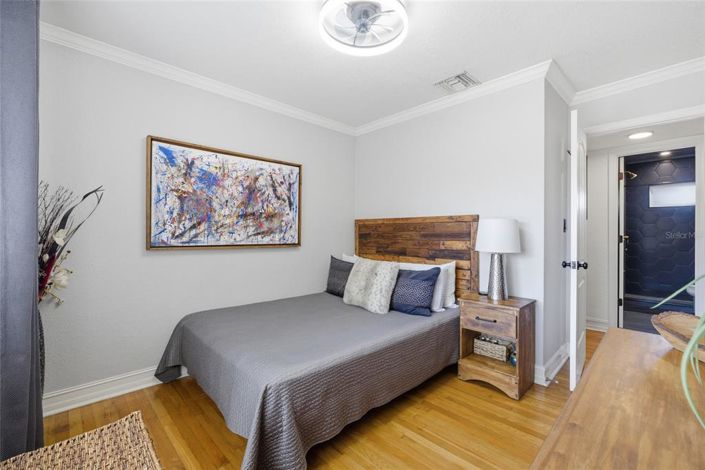 Image No.26-5 Bed House for sale