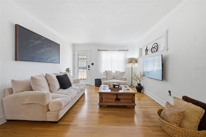 Image No.7-5 Bed House for sale