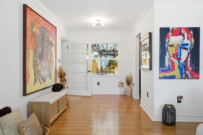 Image No.8-5 Bed House for sale