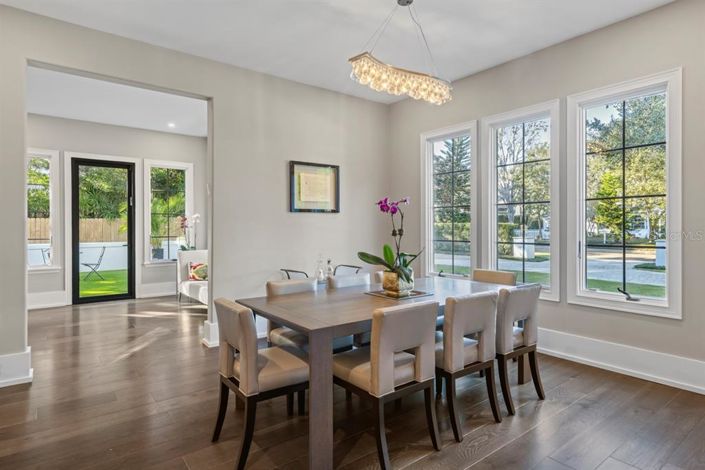 Image No.11-5 Bed House for sale