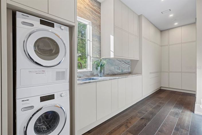 Image No.17-5 Bed House for sale