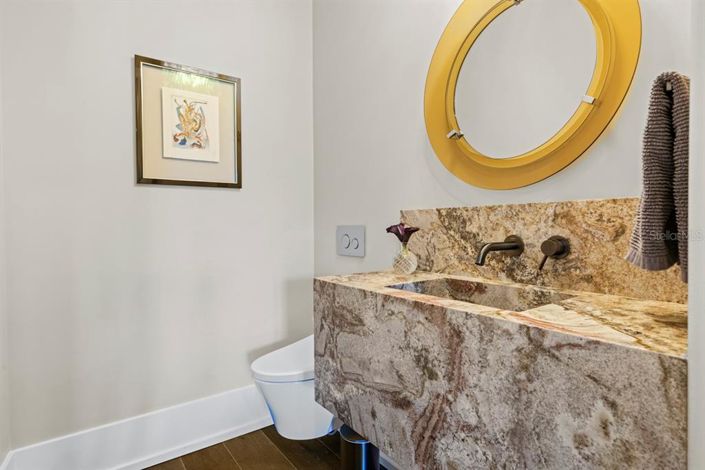 Image No.24-5 Bed House for sale