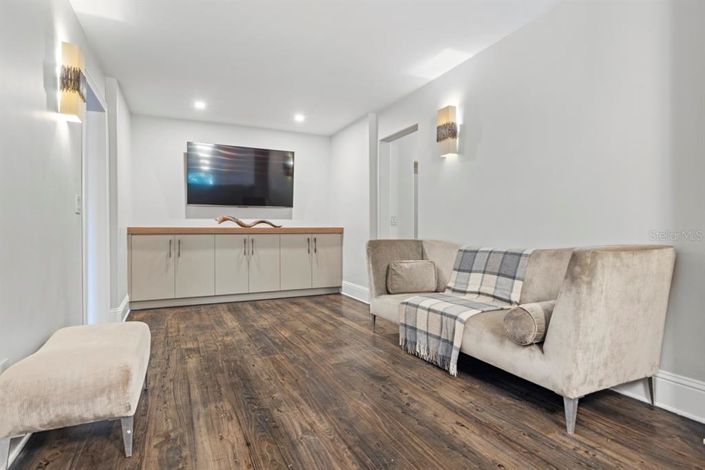 Image No.30-5 Bed House for sale