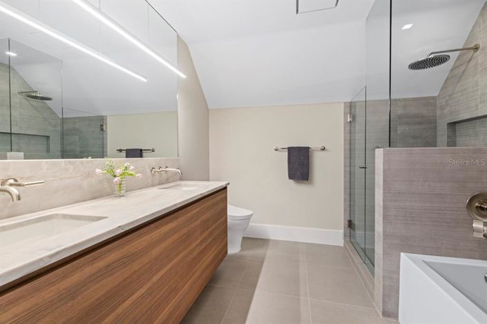 Image No.33-5 Bed House for sale