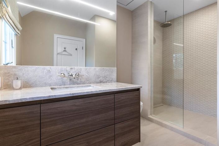 Image No.36-5 Bed House for sale