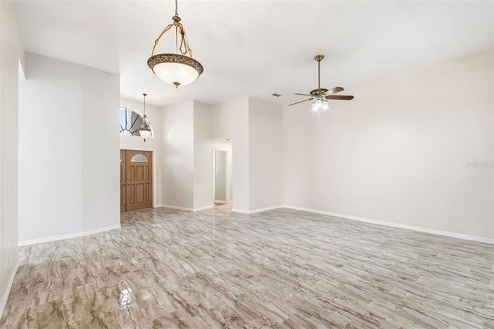 Image No.17-4 Bed House for sale