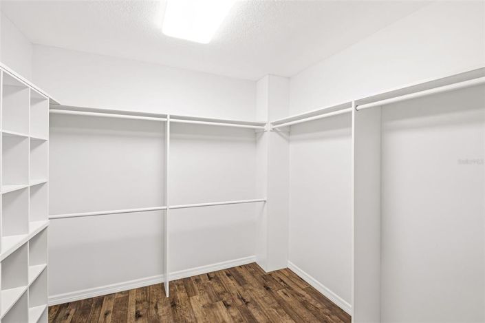 Image No.23-4 Bed House for sale