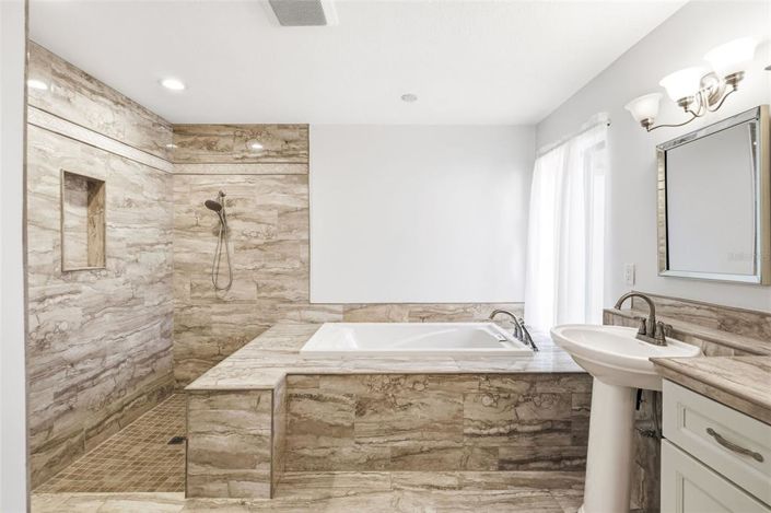 Image No.25-4 Bed House for sale