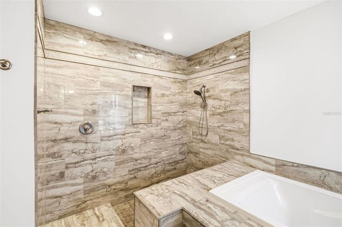 Image No.26-4 Bed House for sale