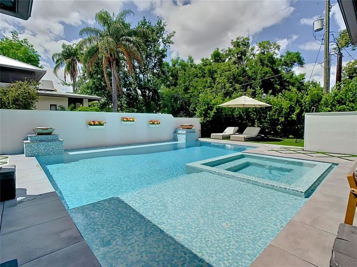 Image No.10-4 Bed House for sale