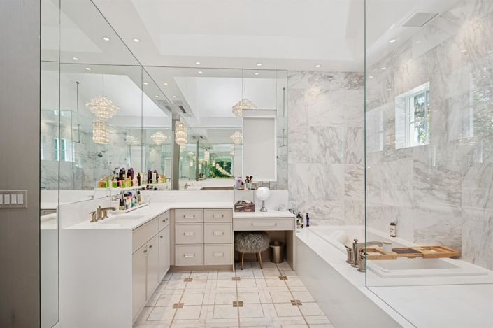 Image No.17-5 Bed House for sale