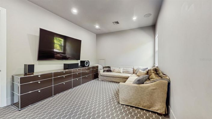 Image No.30-5 Bed House for sale