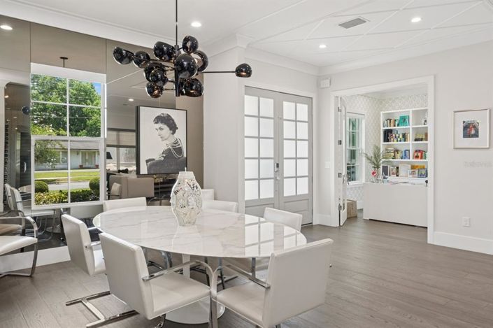 Image No.6-5 Bed House for sale