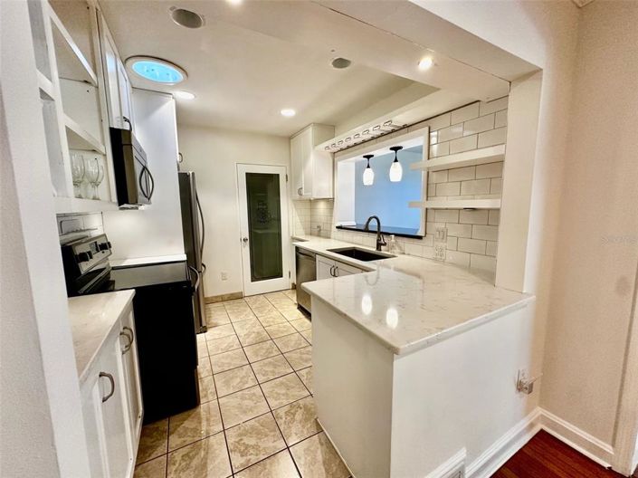 Image No.10-3 Bed House for sale