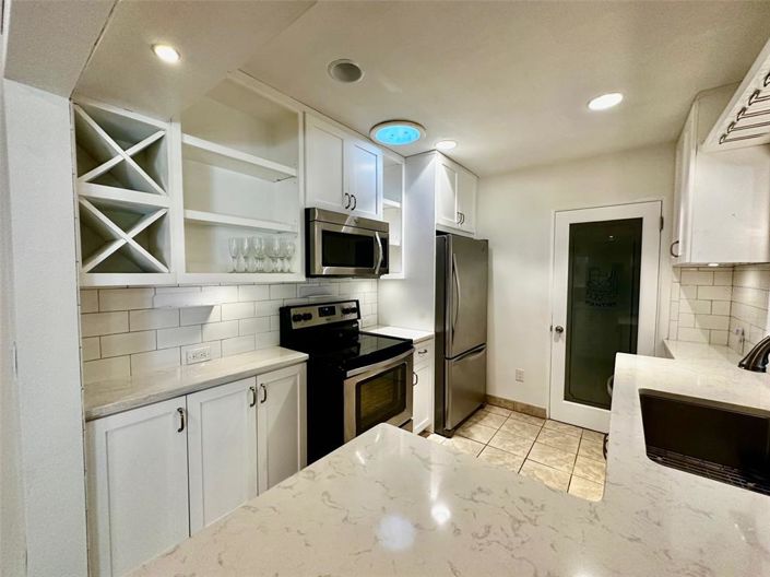 Image No.11-3 Bed House for sale