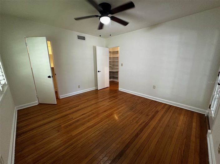 Image No.18-3 Bed House for sale