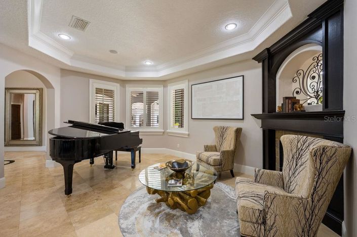 Image No.17-5 Bed House for sale