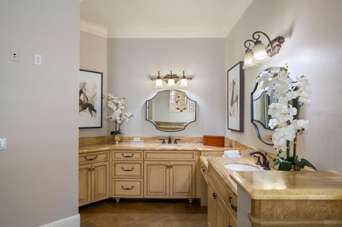 Image No.24-5 Bed House for sale