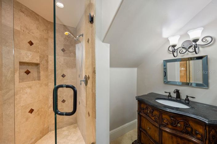 Image No.41-5 Bed House for sale