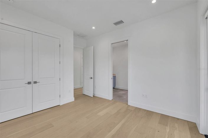 Image No.18-3 Bed Townhouse for sale