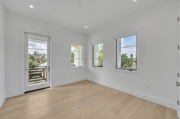 Image No.19-3 Bed Townhouse for sale