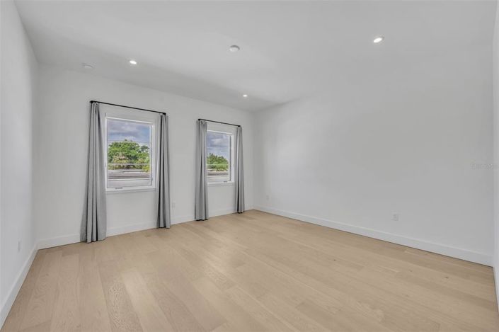 Image No.26-3 Bed Townhouse for sale