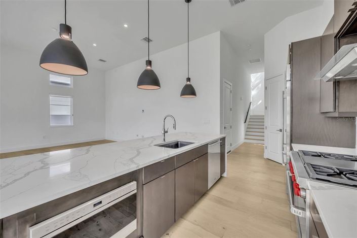 Image No.8-3 Bed Townhouse for sale