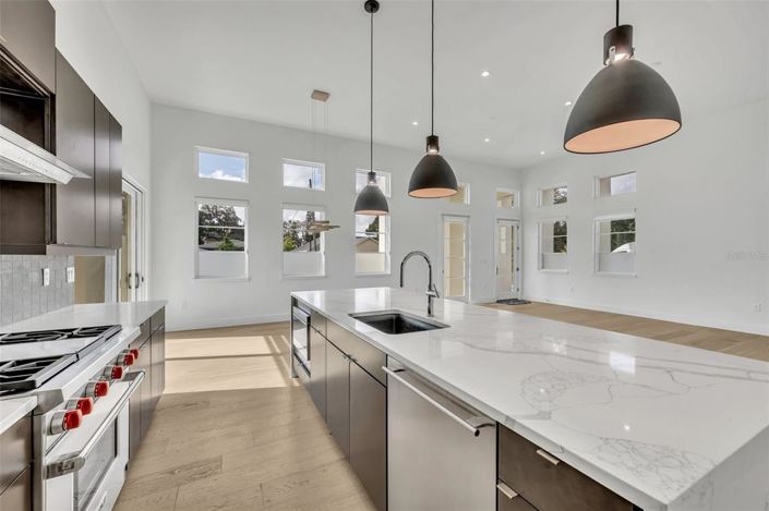 Image No.9-3 Bed Townhouse for sale