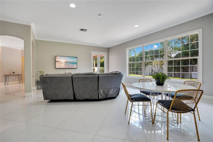 Image No.18-4 Bed House for sale