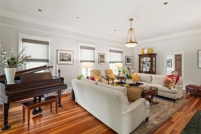 Image No.4-5 Bed House for sale
