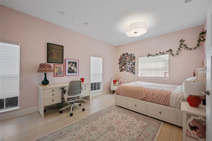 Image No.30-5 Bed House for sale